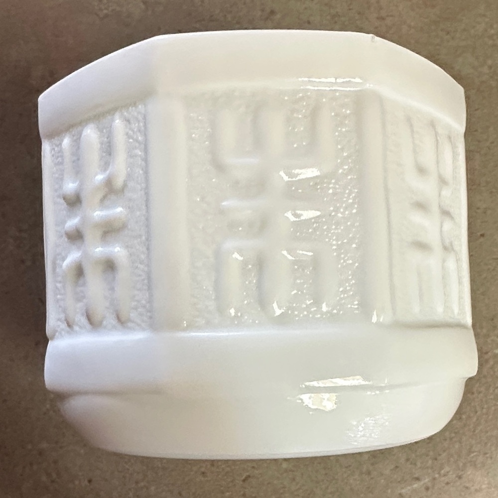 Vintage Indiana Glass Co. Aztec Milk Glass Planter - Picture 4 of 5